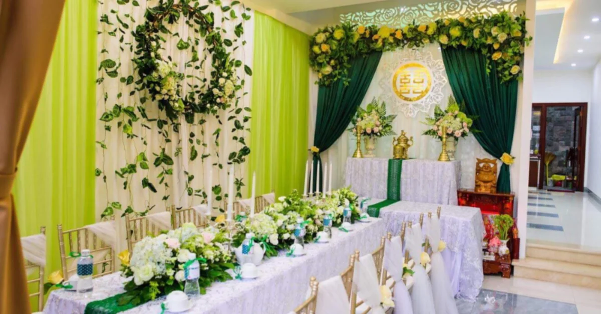 Cho thuê nhà gia tiên, nam - nữ bưng quả